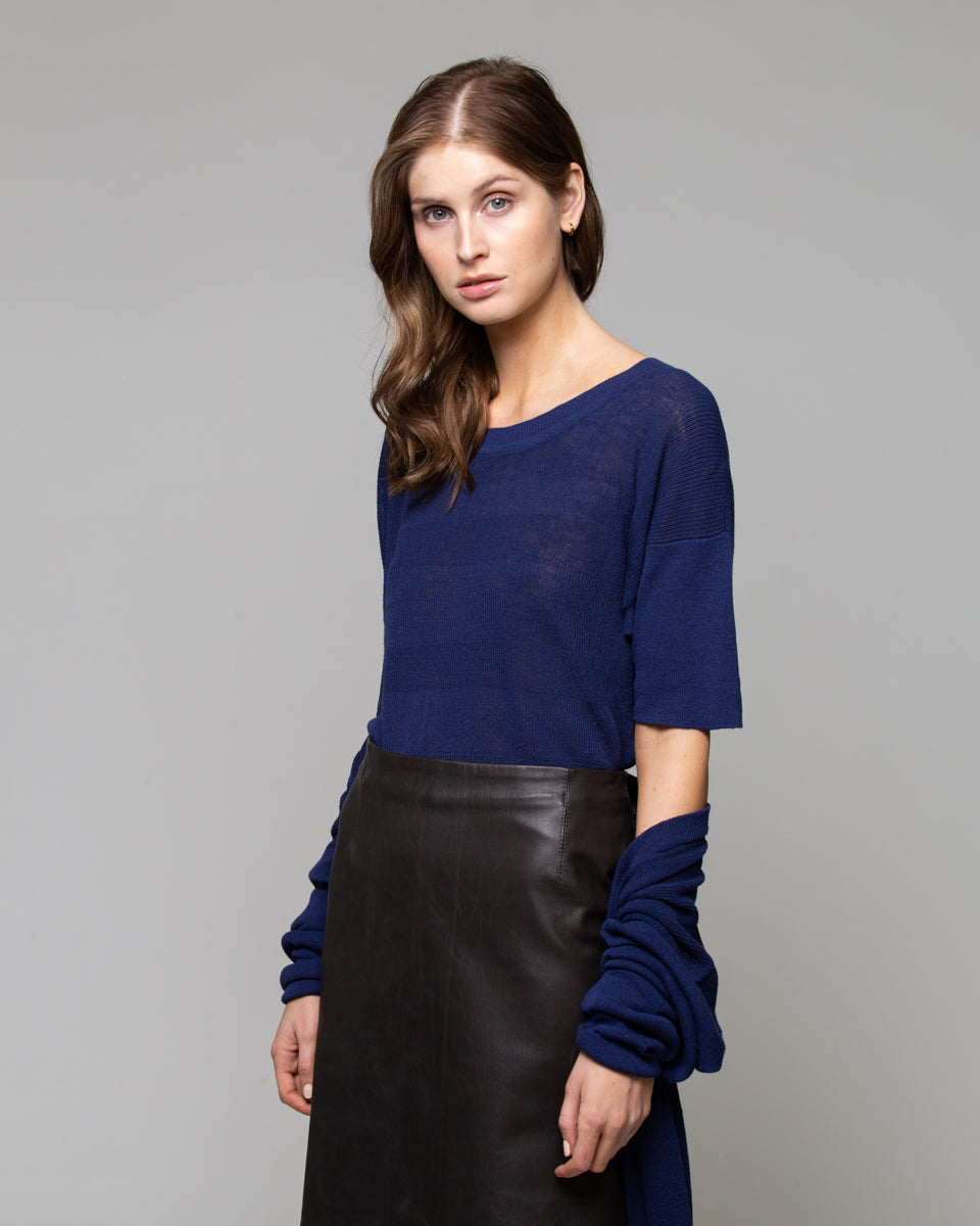 Knee -long leather nappa skirt